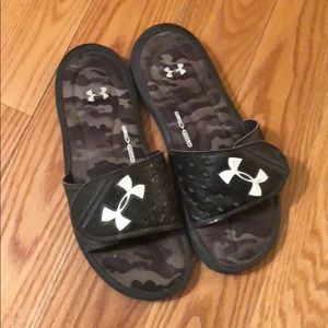 Under armour sandals size 9